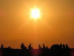 江の島 夕日の作る影絵.jpg